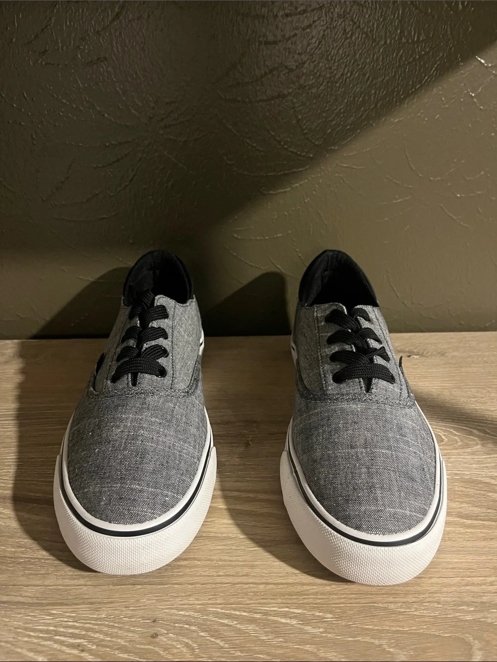 Men’s Size 9.5 Lucky Brand Sam Sneakers - Black/Gray Colorway